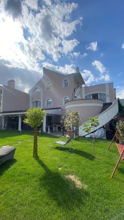 Meduza Wellness Spa S Ubytovanim Hlohovec Bagian luar foto