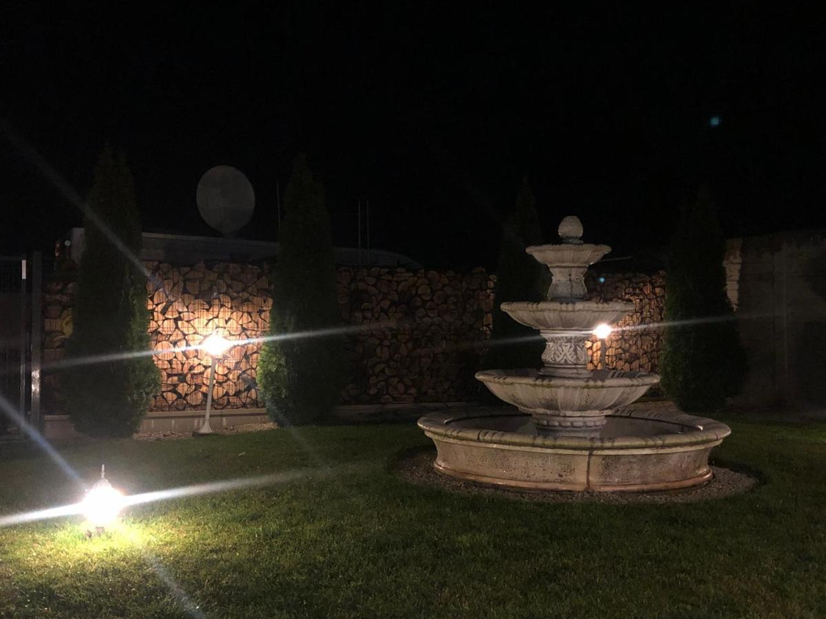 Meduza Wellness Spa S Ubytovanim Hlohovec Bagian luar foto