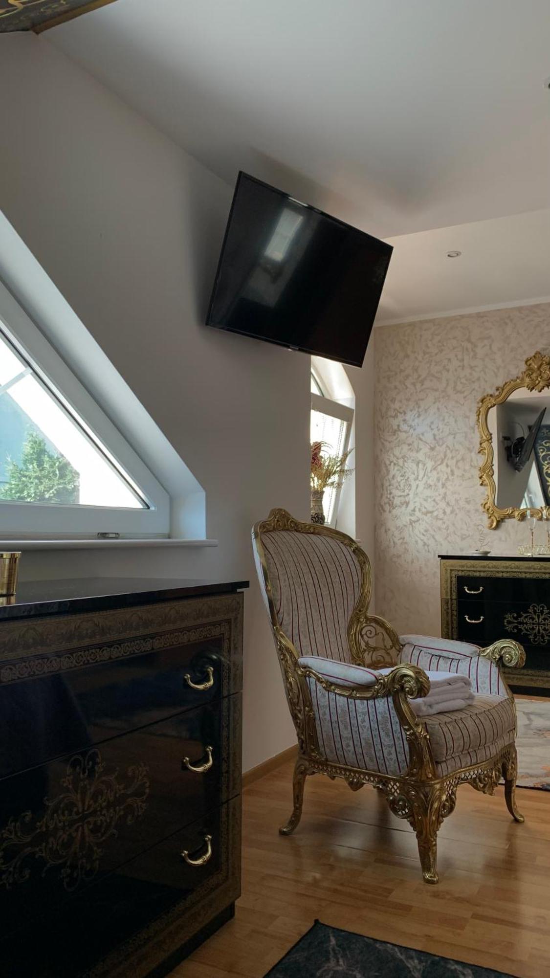 Meduza Wellness Spa S Ubytovanim Hlohovec Bagian luar foto