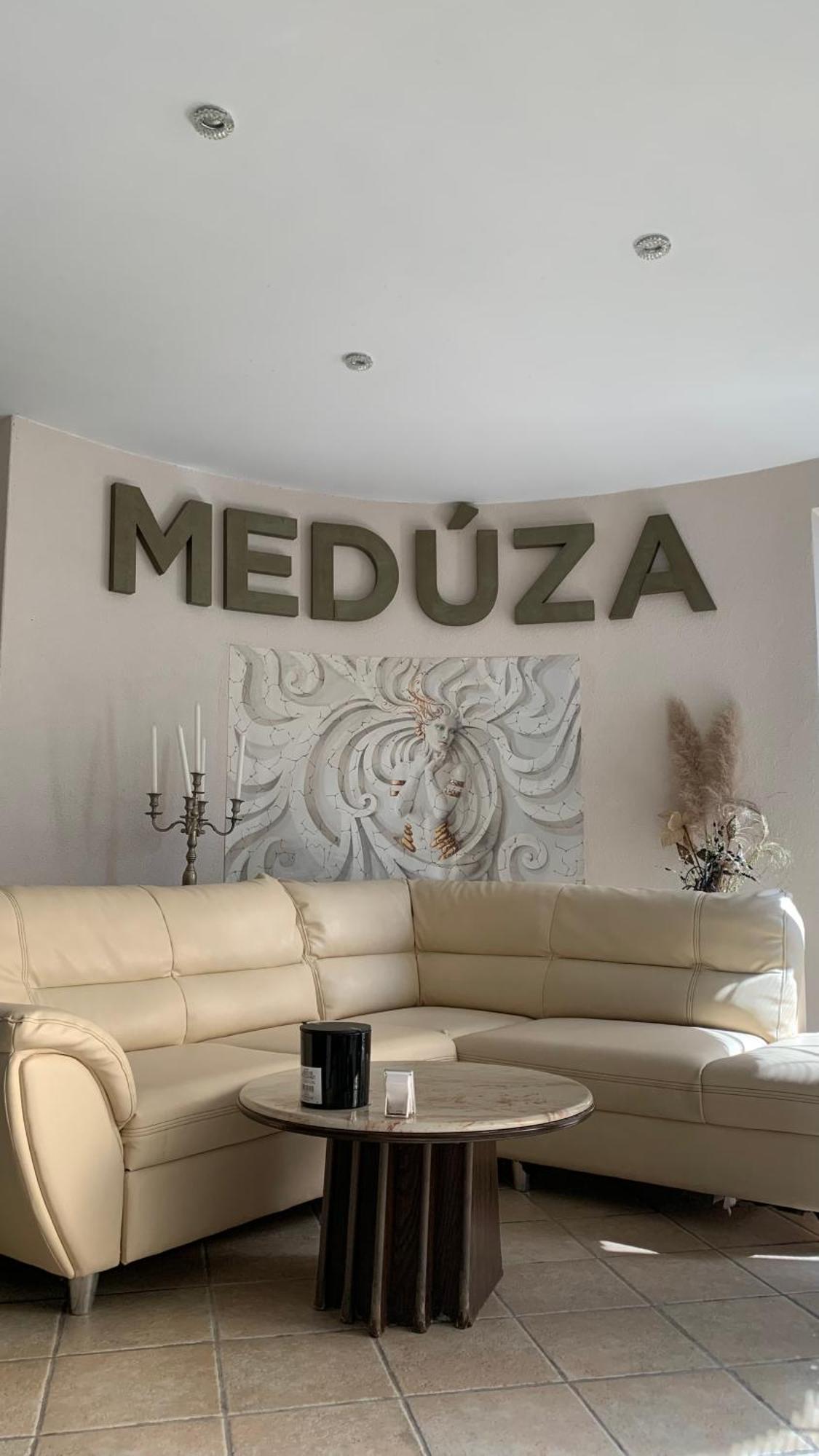 Meduza Wellness Spa S Ubytovanim Hlohovec Bagian luar foto
