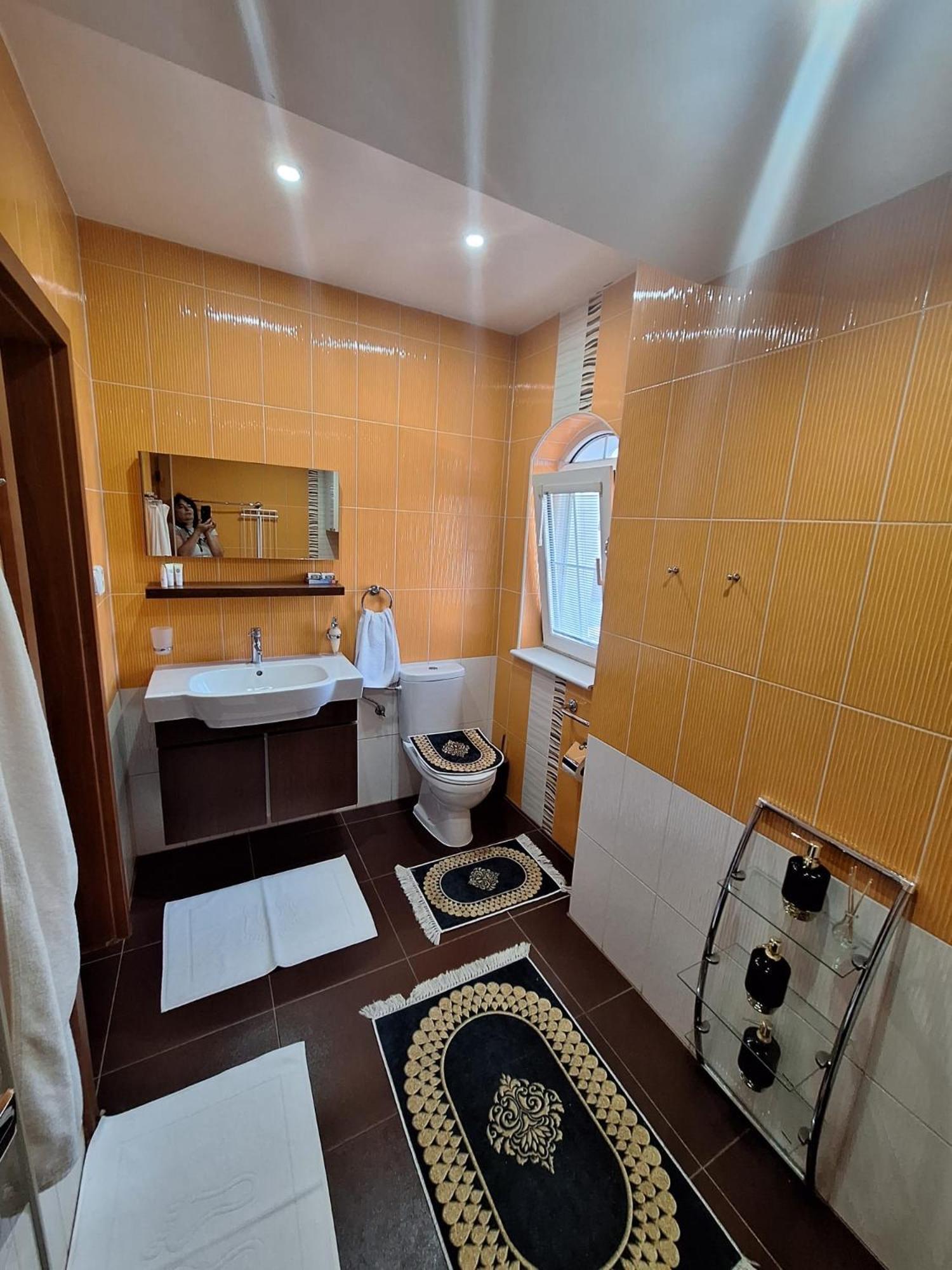 Meduza Wellness Spa S Ubytovanim Hlohovec Bagian luar foto